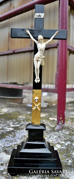 53. Antik, CSONT Jézus Krisztus (10.5 cm), 39 cm talpas feszület, aprólékos, kereszt, korpusz