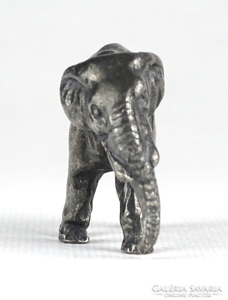 1C849 Kisméretű fém elefánt szobor 4.5 cm