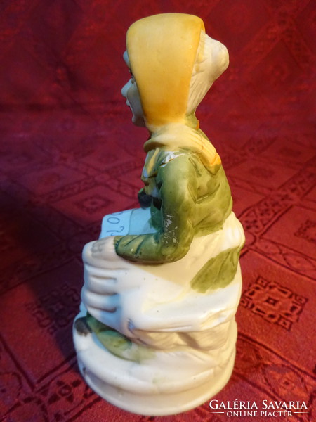 Porcelain figure, aunt in a headscarf, height 11.5 cm. He has!