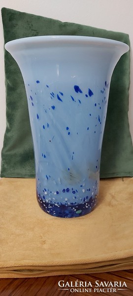 Beautiful rare tailor Elizabeth handmade delicate glass vase
