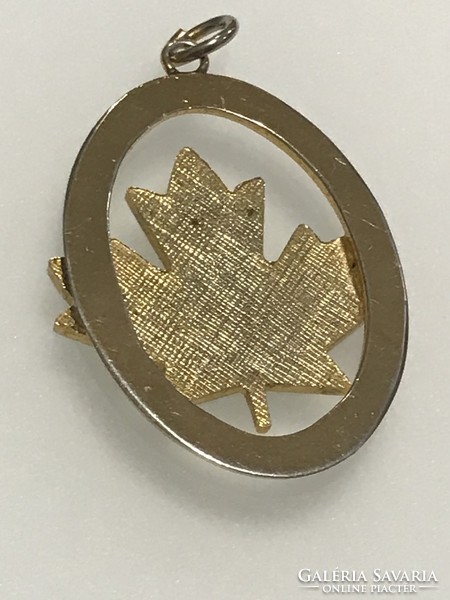 Aranyozott medál platánlevél dísszel, 4 cm hosszú