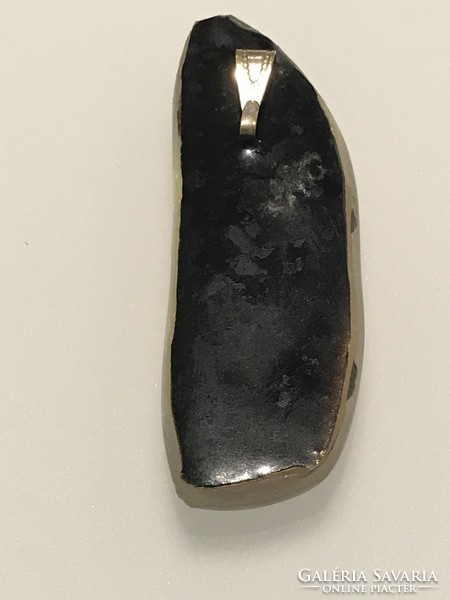 Kézműves medál aranyozott zománclappal, 5,5 cm hosszú