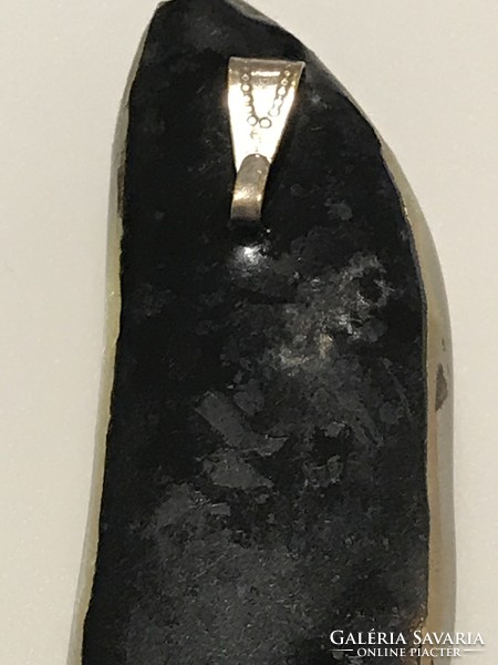 Kézműves medál aranyozott zománclappal, 5,5 cm hosszú