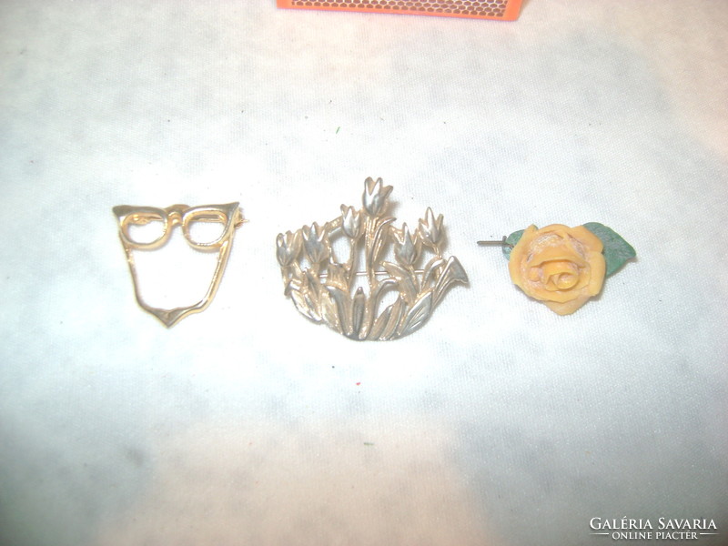 Retro bross, kitűző - három darab - tulipánok, szemüveg, rózsa