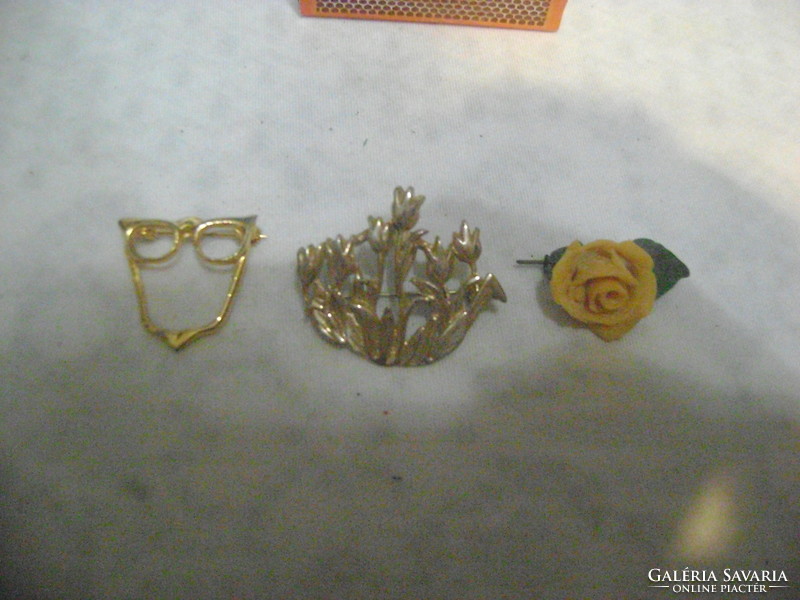 Retro bross, kitűző - három darab - tulipánok, szemüveg, rózsa