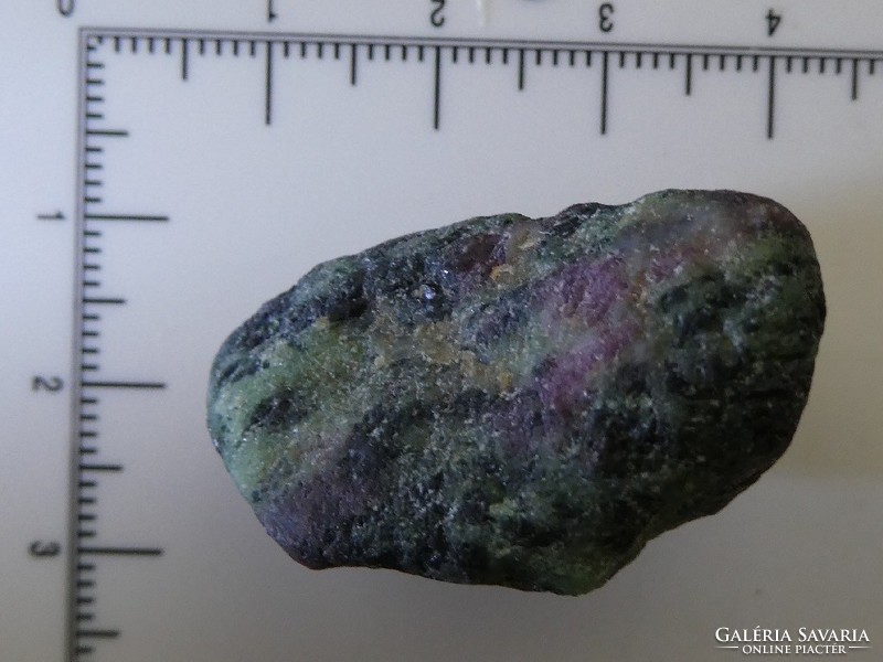 Természetes Aniolit (Rubin-zoisit-amfibol / Rubinzoizit) darab, nyers ásvány. 22 gramm