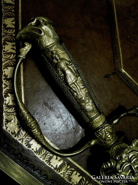 1740 körül, fejedelmi kivitel, damask Hirschfänger, tűzaranyozott bronz, rájabőr markolattal eladó