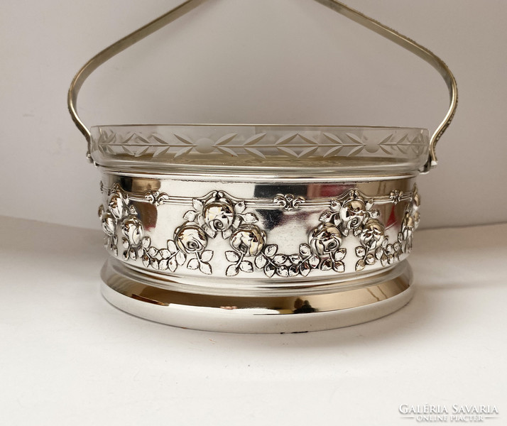 Beautiful silver plated serving basket.