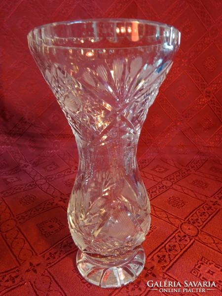Kristályüveg váza magassága 18,5 cm, felső átmérője 9,7 cm. Vanneki!
