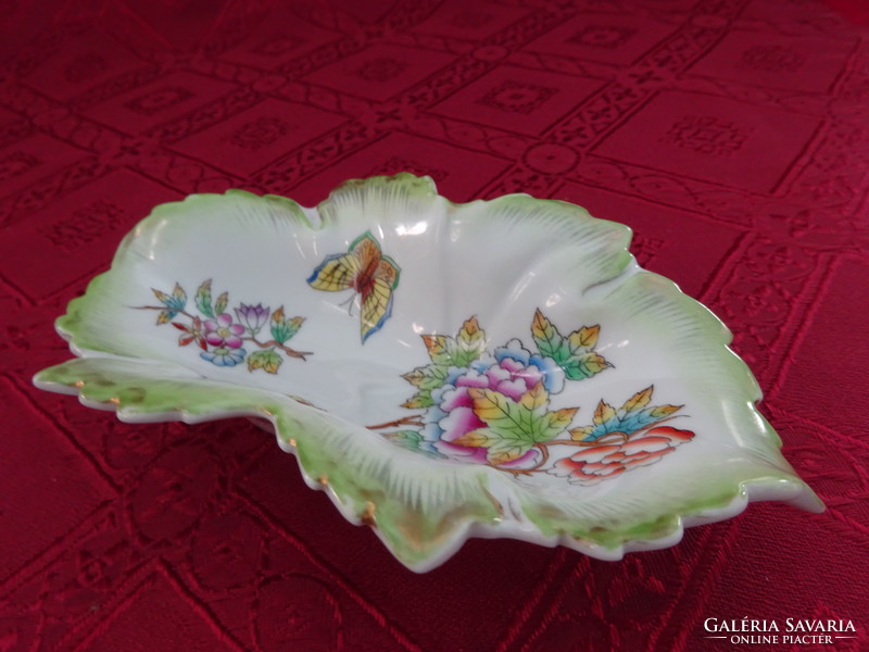 Herend porcelain, Victorian patterned centerpiece, length 15 cm. He has!