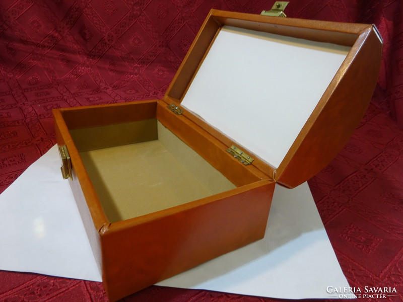 Paper wood and imitation leather gift box with rose pattern and buckle closes. He has!