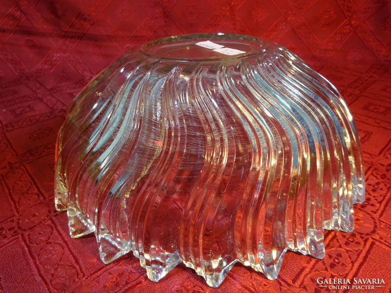 Czech crystal glass bowl, diameter 23 cm. He has!