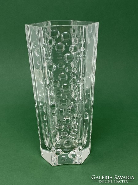 Különleges formájú, modern, közepes méretű üveg váza buborékos mintával- 23cm- CZ