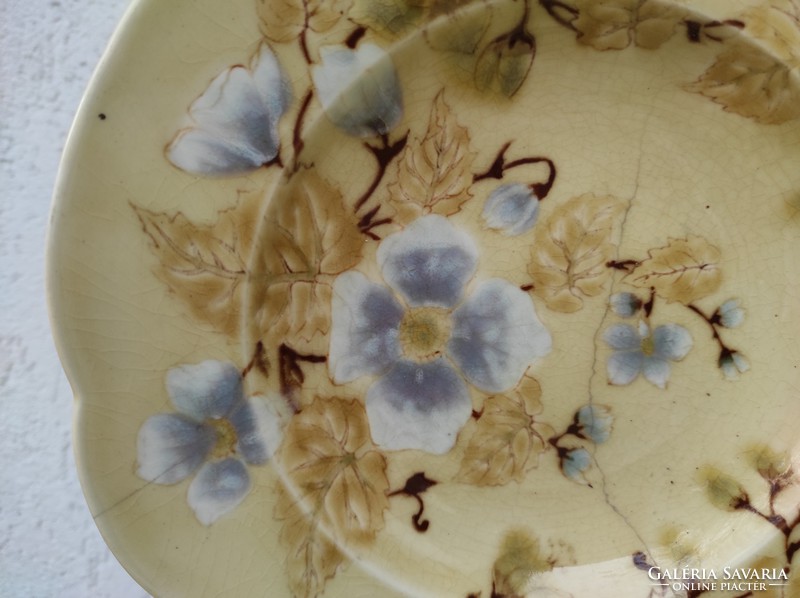 Antik Zsolnay kínáló, tányér, Asztalközépnek, dísznek 1800 As évek,Csalàdi pecsétes virágokkal.