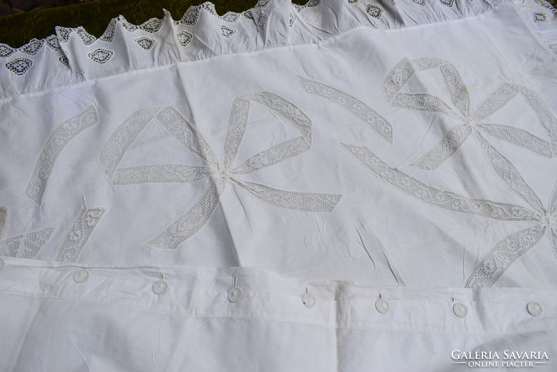 Children's bedding quilt and pillowcase frilled lace decorated with antique lace and bows