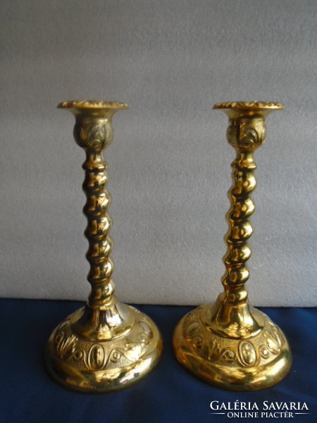 A pair of sumptuous antique gilded candle holders, exquisite work ..19.2 X 9.5 cm