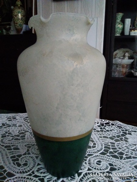 Muránói fátyolüveg váza hullámos széllel, zöld - arany dekorral karácsonyra!