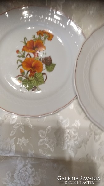Csodás virágos tányér párban lapos