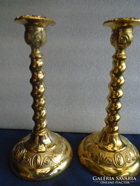 A pair of sumptuous antique gilded candle holders, exquisite work ..19.2 X 9.5 cm