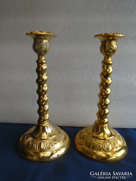 A pair of sumptuous antique gilded candle holders, exquisite work ..19.2 X 9.5 cm