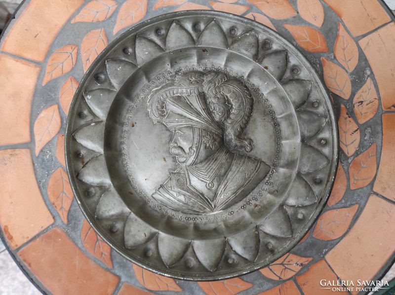 Antik Ón tál tànyér , rendkívüli! Nemesi portré vagy katonai portré igényes munka!