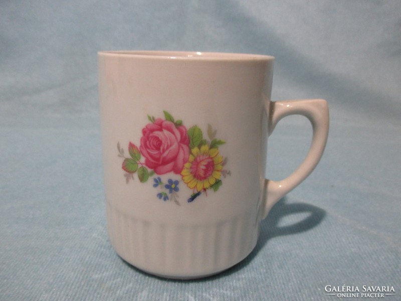 Zsolnay bögre ritka rózsa-és virágmintával, csésze