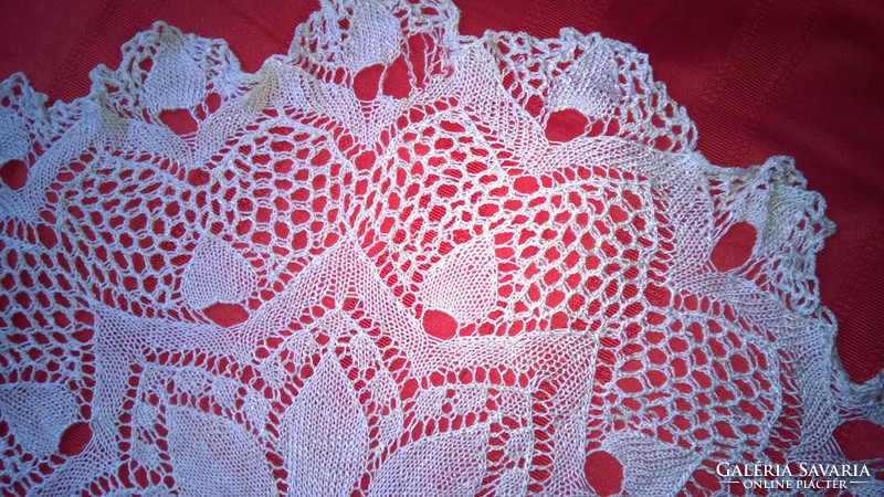 Beautiful mother-of-pearl flower-shaped crochet tablecloth