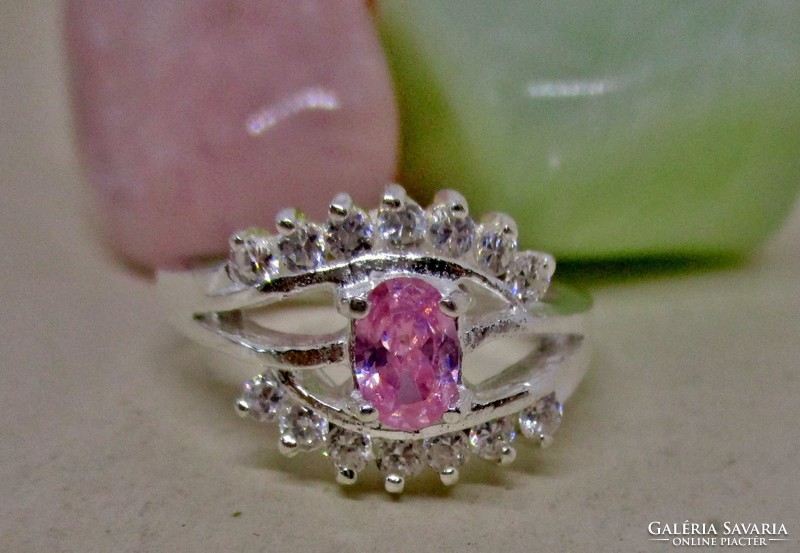 Csodás ezüst gyűrű rózsaszín és fehér církónia kövekkel 