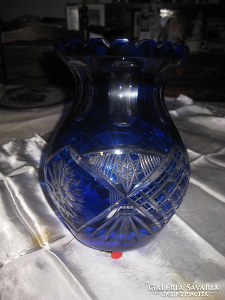 Csiszolt , kék ólom kristály váza  16 x 22 cm