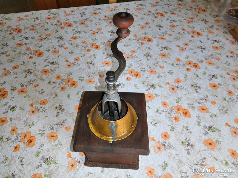 ​Coffee grinder, antique, open, with conical dispenser