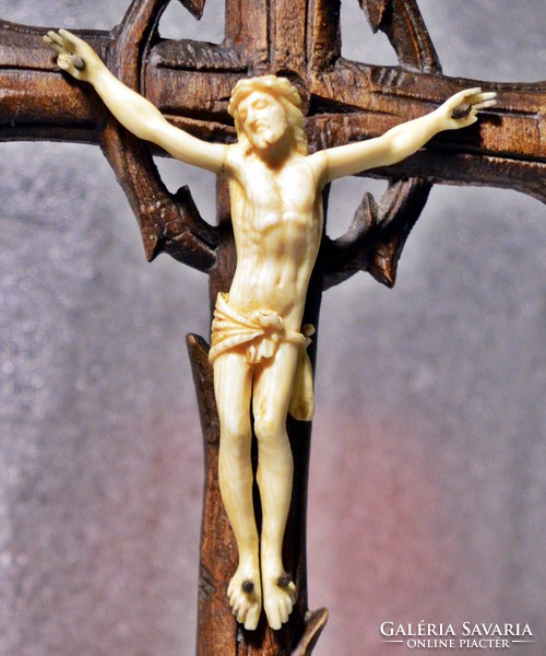 55. Antique, ivory Jesus Christ 8.3 Cm, 31 cm carved crucifix, cross, corpus.