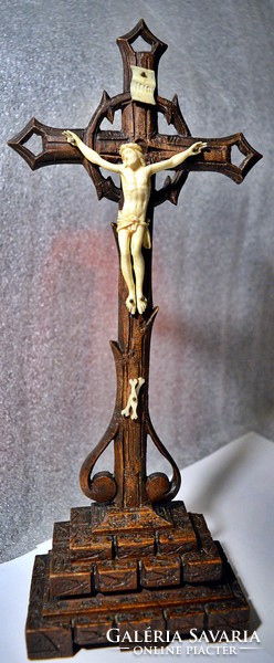 55. Antik, CSONT Jézus Krisztus 8.3 cm, 31 cm faragott feszület,  kereszt, korpusz.