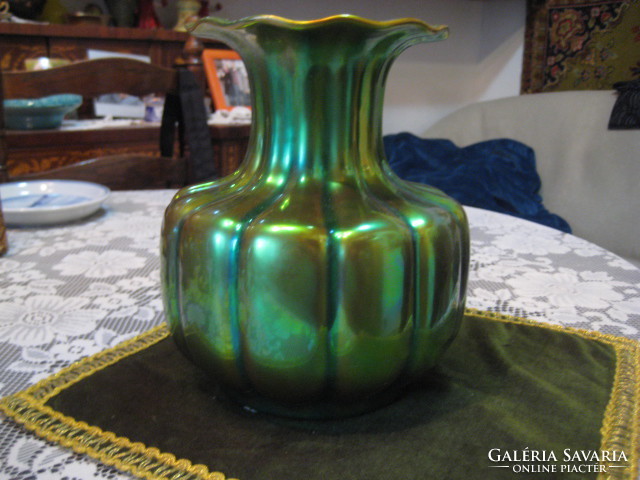 Zsolnay eozin fluted vase, 17 x 20 cm
