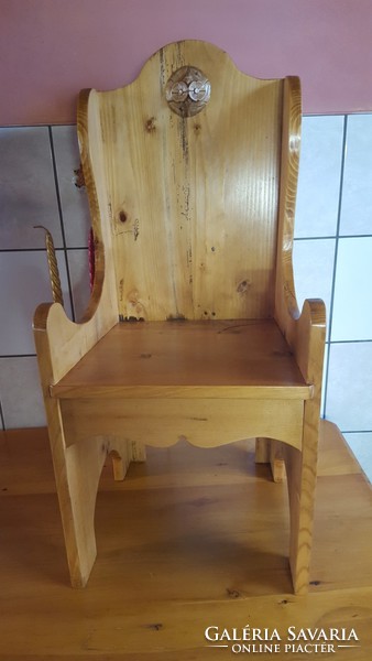 Pine children's chair