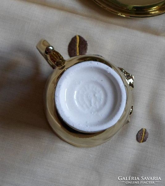 Retro román porcelán kávéskészlet: aranyszínű csészék alátéttel, kiöntő, kávéskanna, váza