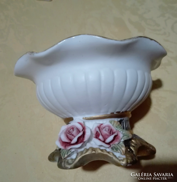 Art Nouveau porcelain offering