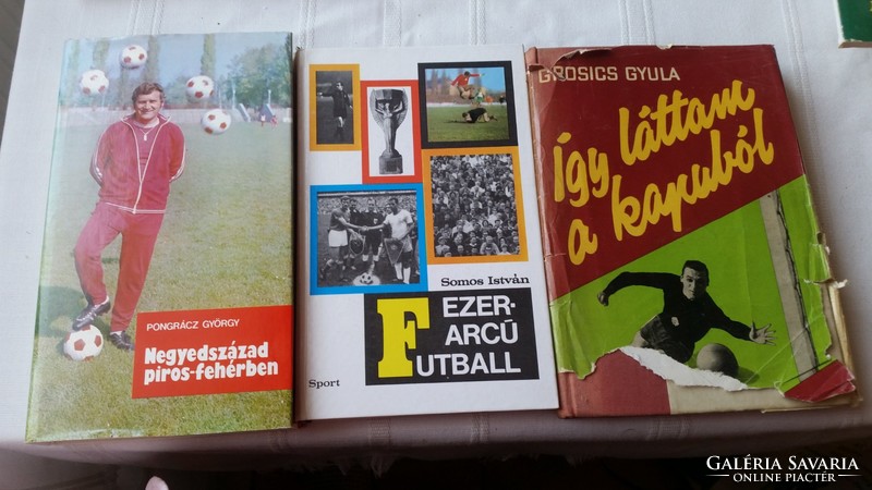 Football book 3 for sale, a quarter century in red and white, a thousand-faced football, so I saw it from the gate