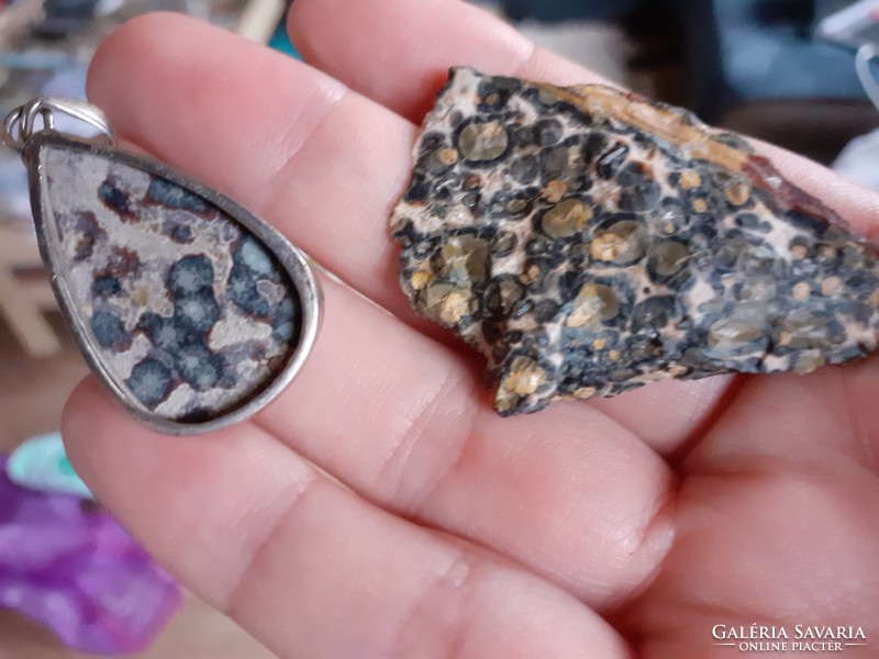 925 ös ezüst medál valódi leopard jaspis kővel 