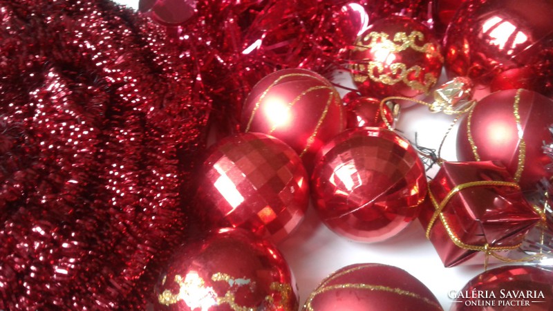 Red Christmas tree decoration package