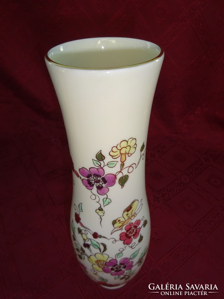 Zsolnay porcelán váza,  jelzése 9601/026. Festő: Kodseiner Csilla. Vanneki!