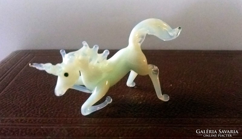 Fehér Unikornis, Egyszarvú, üvegből készített figura kézi munka