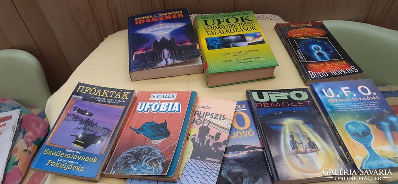 9 + 1 db UFO-könyv gyüjtemény (10 db)