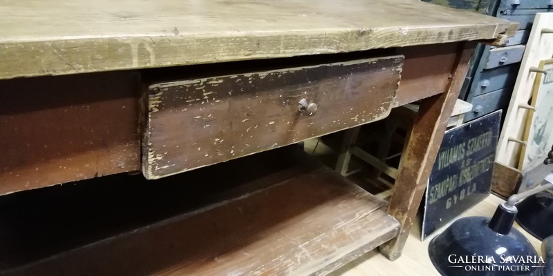 Nagyméretű barna kopottas asztal,íróasztal, konyhai előkészítő, loft