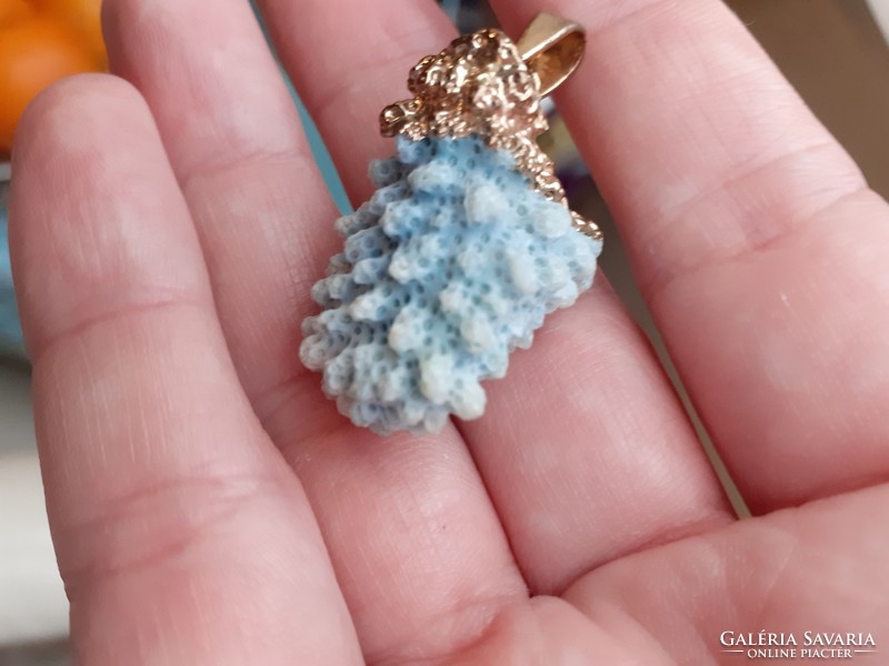 Wonderful kek coral pendant strung on a silk chain!