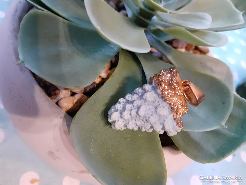 Wonderful kek coral pendant strung on a silk chain!