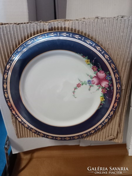 Emilia Hoffburg decorative tableware