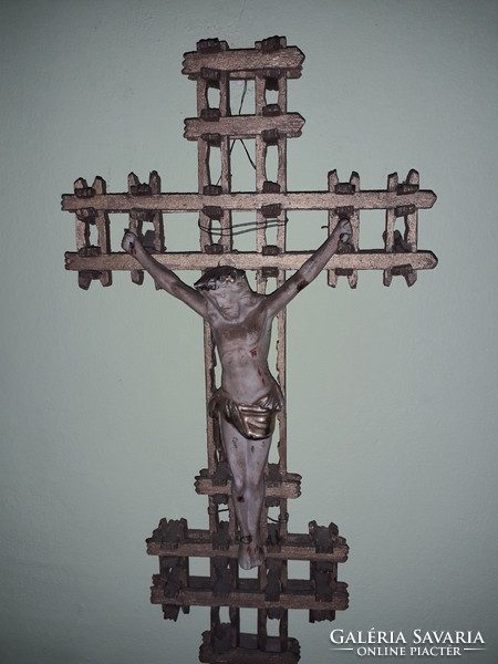 Antique tramp art crown of thorns design cross biscuit with painted Jesus 19th century 50 cm