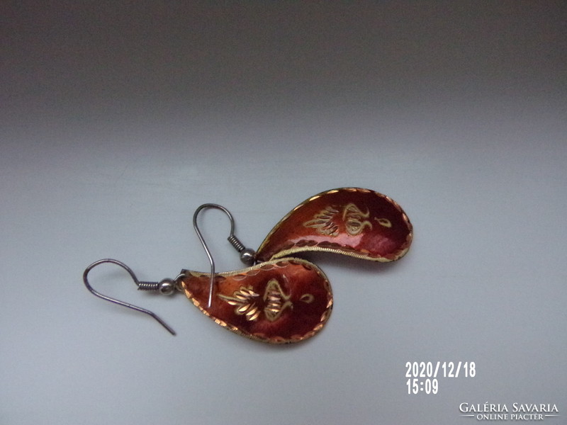 Golden brown incised earrings
