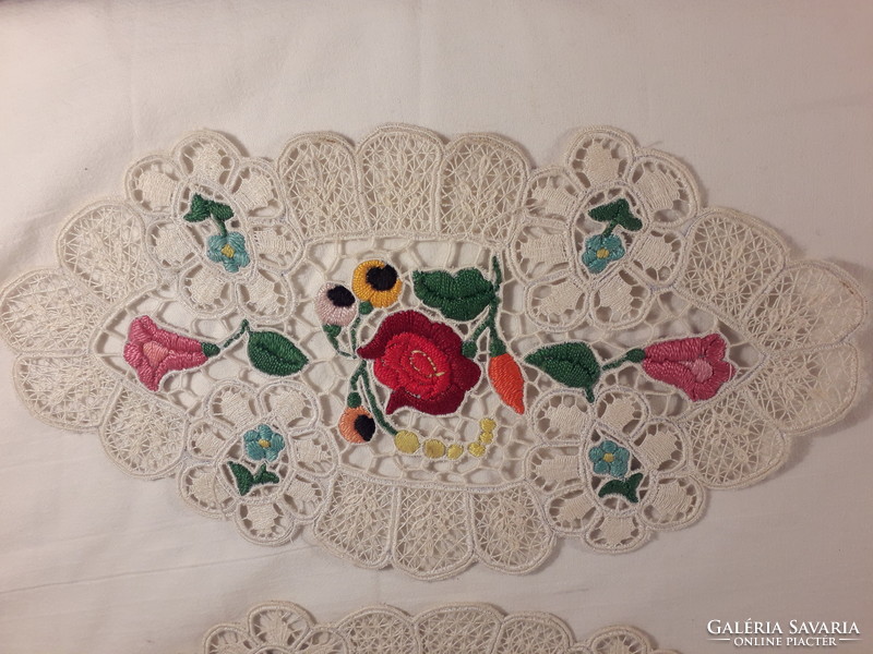 I offer it at a favorable low price!!! 6 pieces of risel embroidered Kalocsa tablecloths together