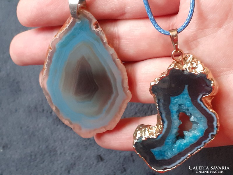 Wonderful agates on a leather chain!